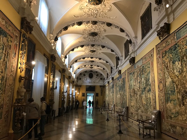 イゾラベッラ（ベッラ島）の宮殿内にある巨大タペストリーが並んだ部屋