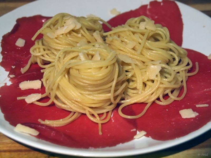 Frelikat: Spaghetti mit Zitrone auf Carpaccio