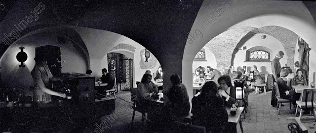 1985 год. Рига. Кафе "Ласите" в Старом городе на улице Акла.