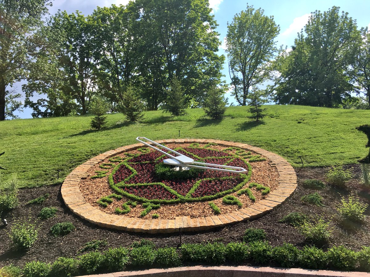 MidwestInfoGuide Floral Clock (WOF)