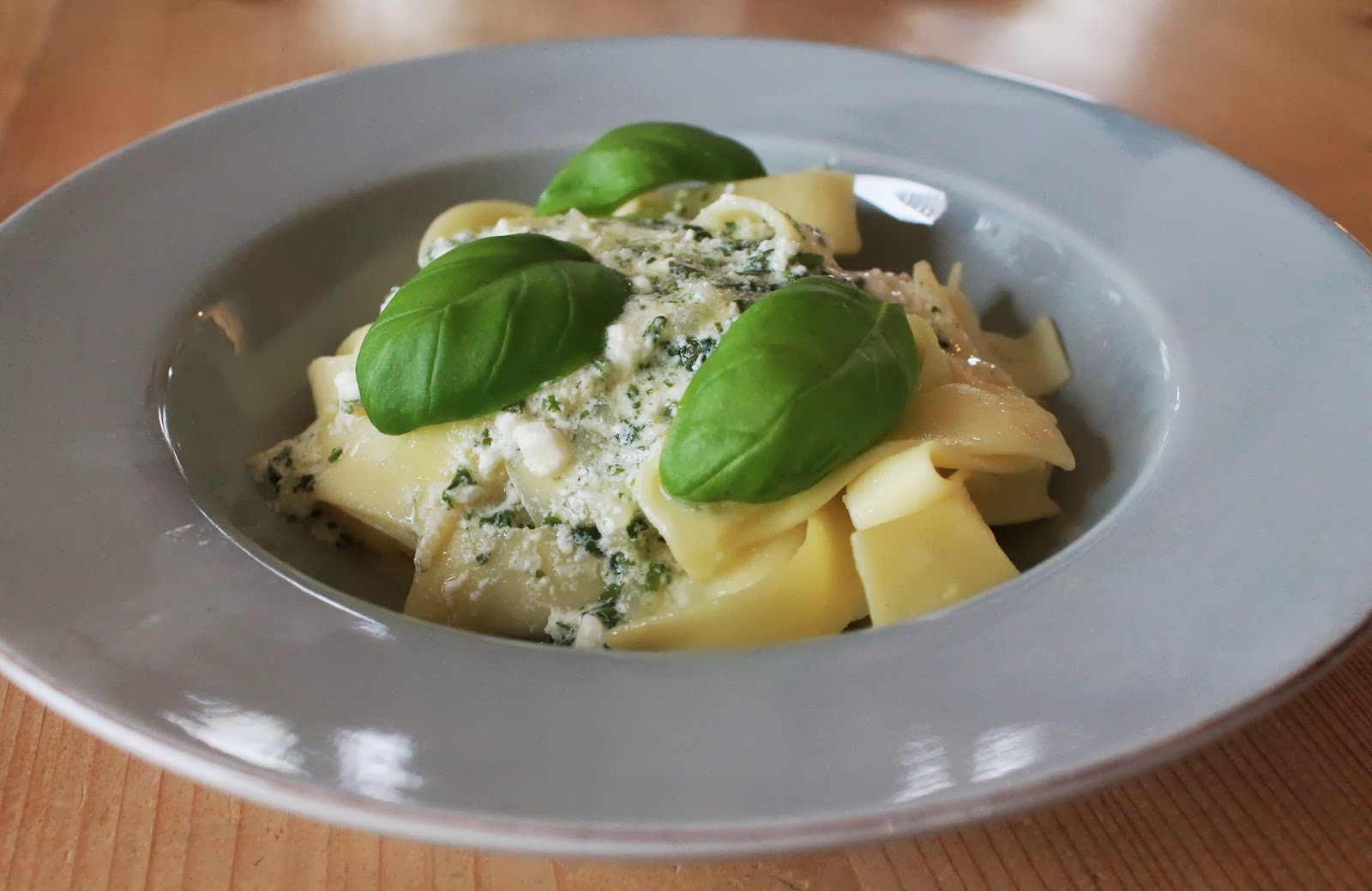 Svenja&amp;#39;s Koch- und Backblog: Tagliatelle mit Kräuter-Ricotta-Soße