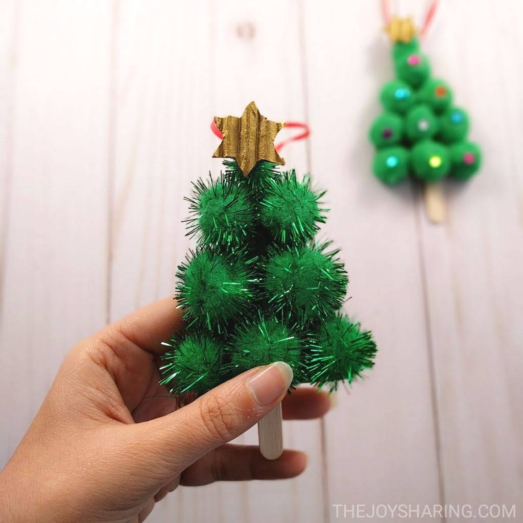 Pom-Pom Christmas Tree Ornament #christmas #christmascrafts #christmasideasforkids #kidscrafts #craftsforkids #chirstmasornaments #christmasdecorations #christmasdecor #christmasideas #christmastree Christmas crafts for kids, Christmas crafts for toddlers, christmas crafts for preschoolers, christmas tree crafts, easy christmas crafts, christmas activities for kids, School projects for Christmas