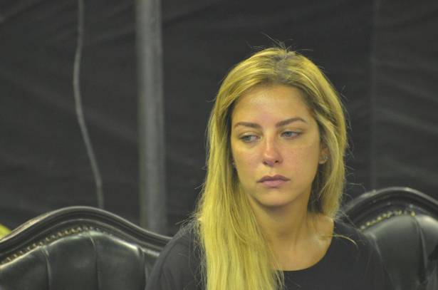 ريم مصطفى تتلقي عزاء والدها وسط إجراءات أمنية ريم مصطفى تتلقي عزاء والدها وسط إجراءات أمنية