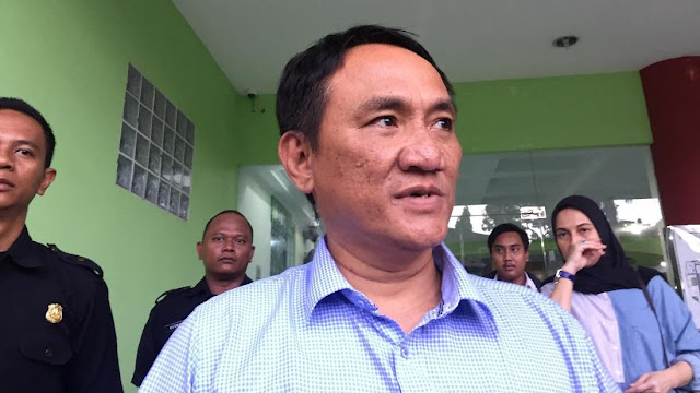 Andi Arief Respons Amien Rais: Jangan Sok Jago Tantang SBY Andi Arief Respons Amien Rais: Jangan Sok Jago Tantang SBY