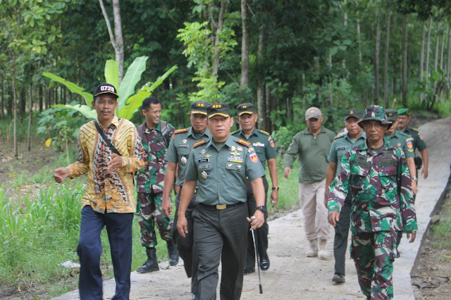 Danrem Tinjau Cor Jalan Program TMMD Sengkuyung I Desa Banyurip