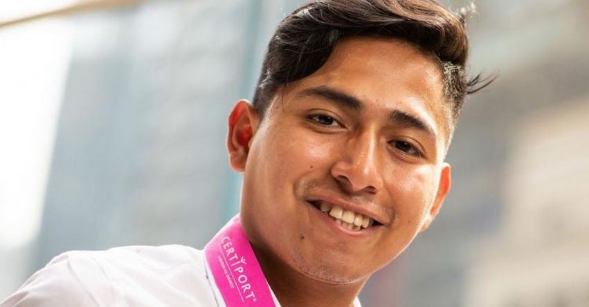FRANK ROMERO: Estudiante peruano gana medalla de plata en campeonato mundial de diseño gráfico en New York - Estados Unidos FRANK ROMERO: Estudiante peruano gana medalla de plata en campeonato mundial de diseño gráfico en New York - Estados Unidos