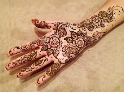 Shaded Arabic Henna Design for Hands
