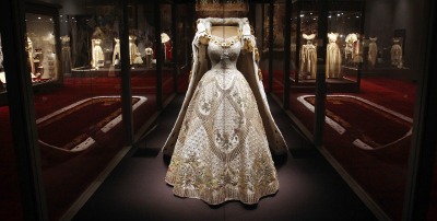 Living In Fifties Fashion Shoemakers To The Queen