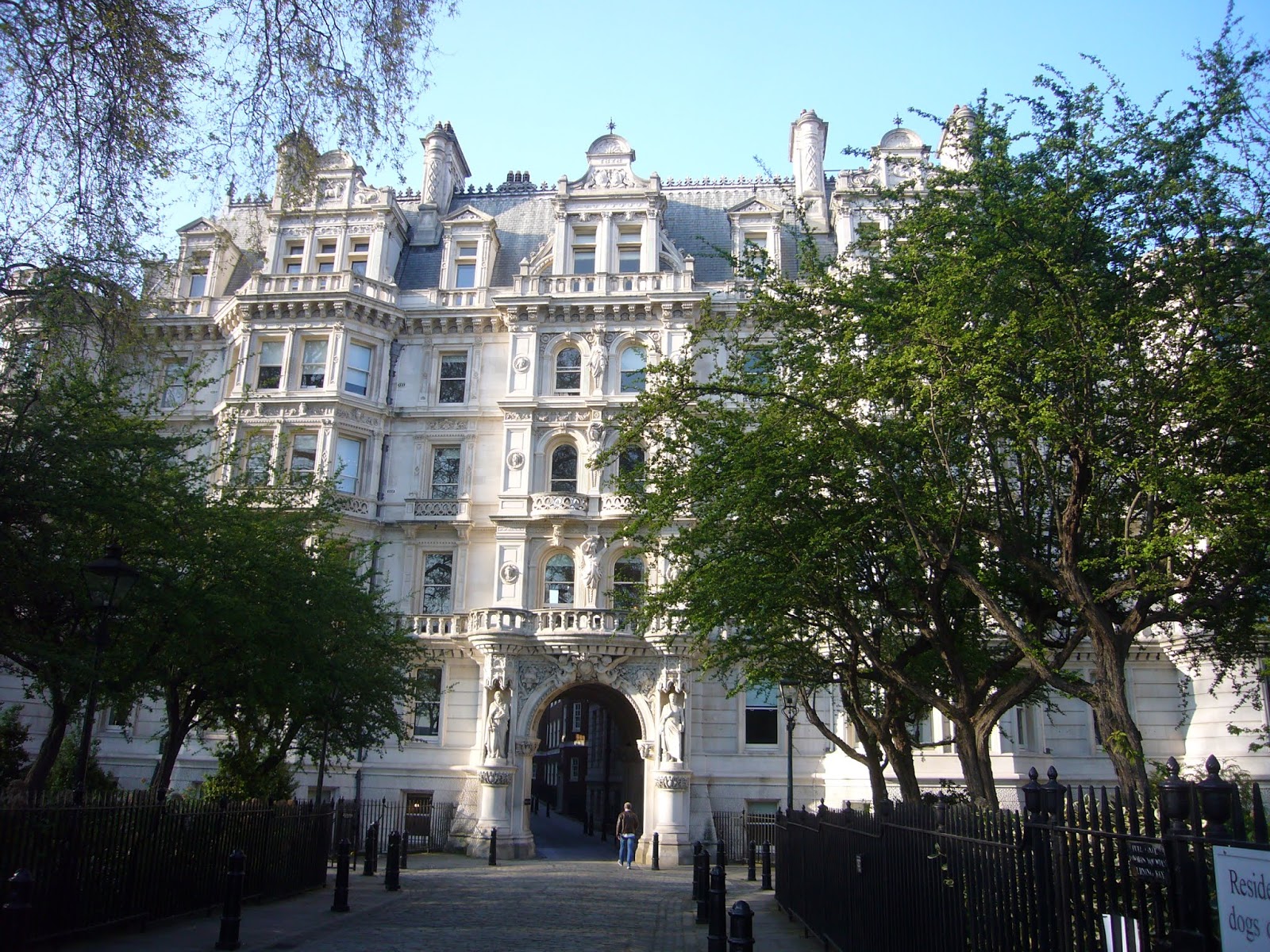 Holmes And Poirot In London ロンドン テンプル教会 Temple Church その２