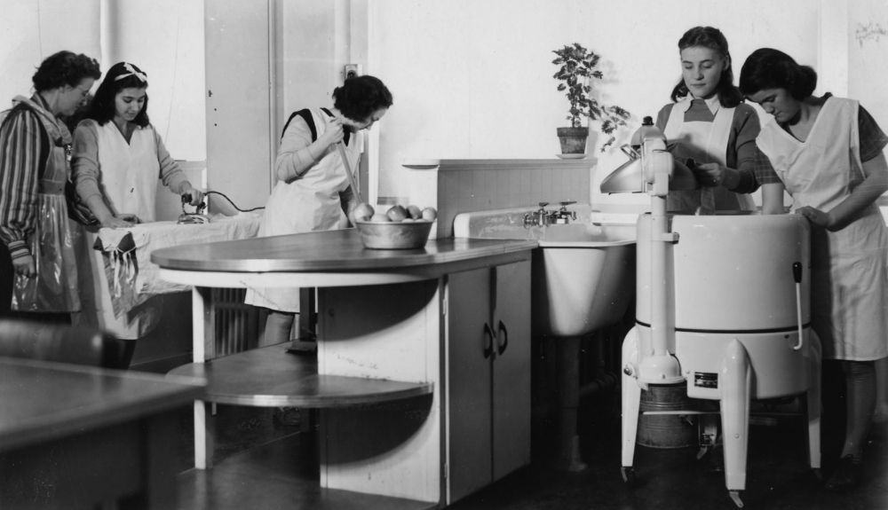 Fascinating Vintage Photos of Girls Attending Home Economics Classes 1920s 1930s - 10