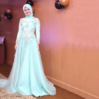 model baju kebaya sederhana berjilbab