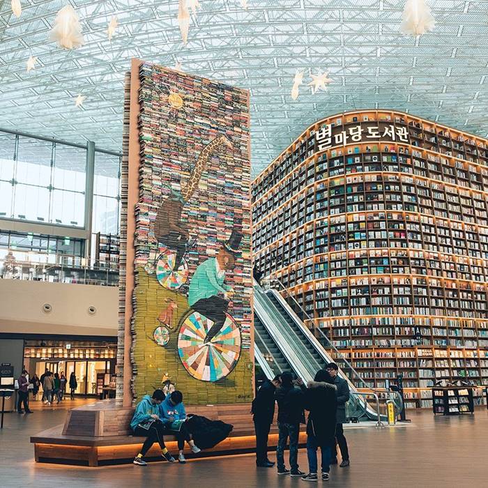 A bookstore in Seoul creates large mosaics with books