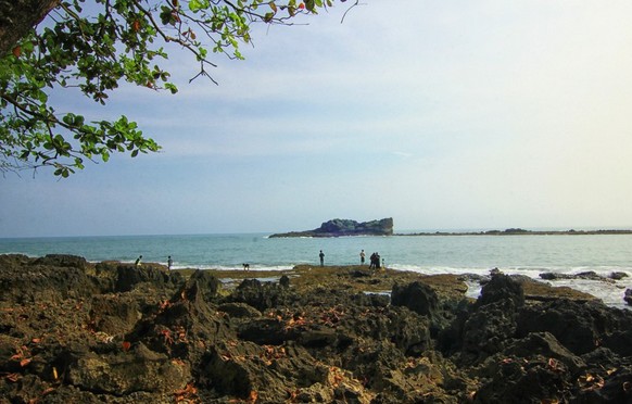 Destinasti Keindahan Wisata Pantai Pulo Manuk di Bayah
