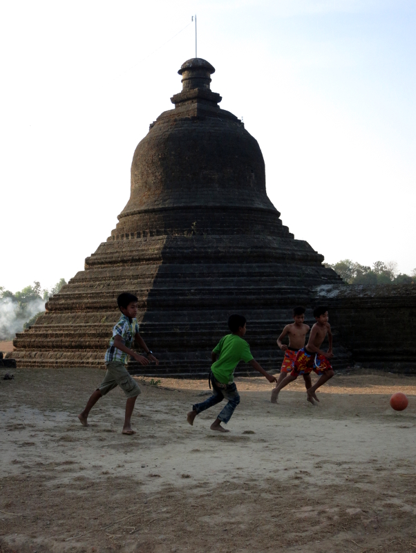 Life around temples in Mrauk-U in Myanmar