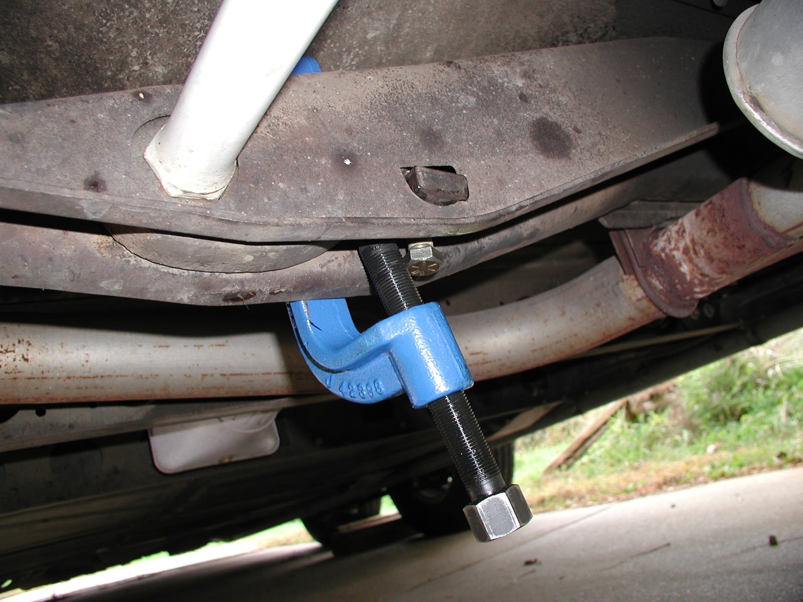Wally&Sue: Stripped torsion bar adjusting bolt