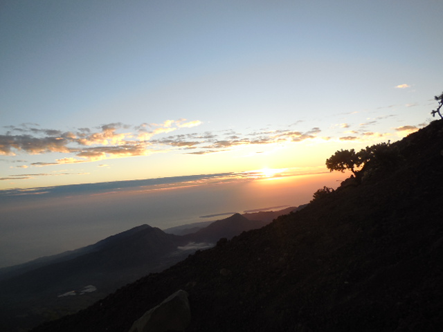 Mount Rinjani Trekking Package and Price