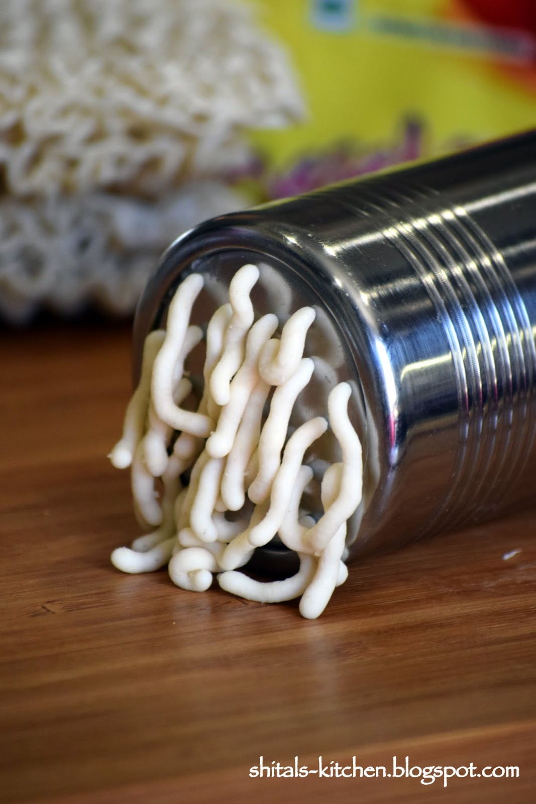 Manual noodle press pasta maker sticking - Seasoned Advice