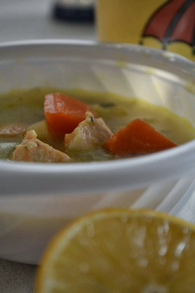 Kattila une casserole dans le sauna Kermainen lohikeitto la soupe