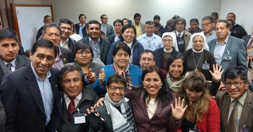 MINEDU: Los directores deben ser los líderes de la reforma en la educación, afirma Ministra de Educación, Flor Pablo - www.minedu.gob.pe MINEDU: Los directores deben ser los líderes de la reforma en la educación, afirma Ministra de Educación, Flor Pablo - www.minedu.gob.pe
