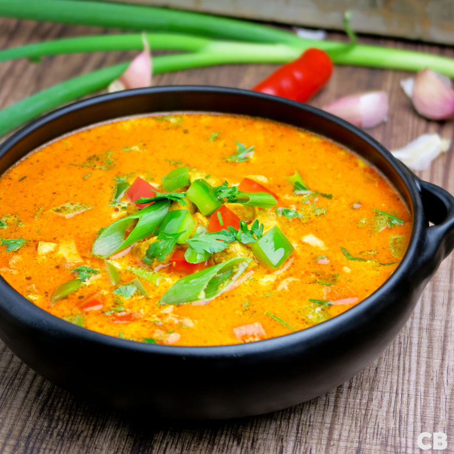 Culinaire Bagage: Romige Indiase currysoep met gemarineerde kip en groenten