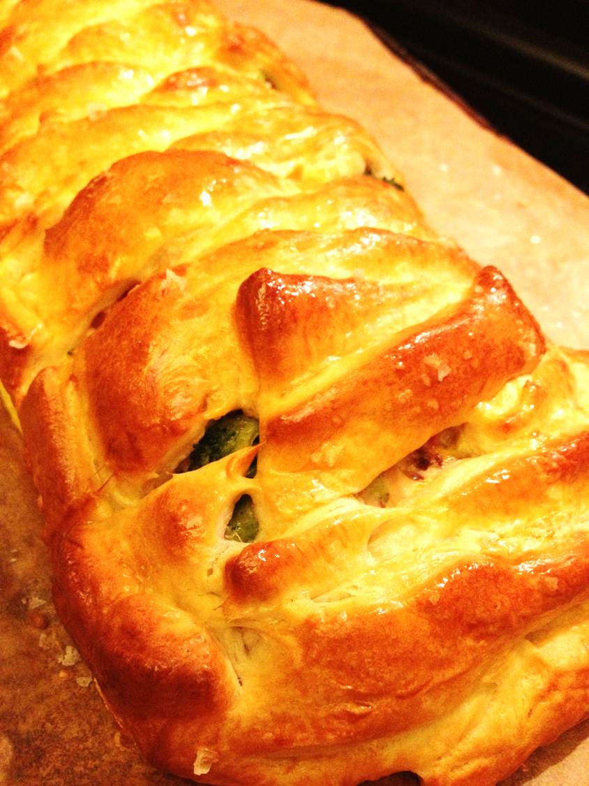 fiddello Broccoli Cheddar Crescent Braid
