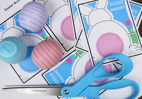 Simple to make. These EOS lip balm Easter cards make great Easter basket fillers.