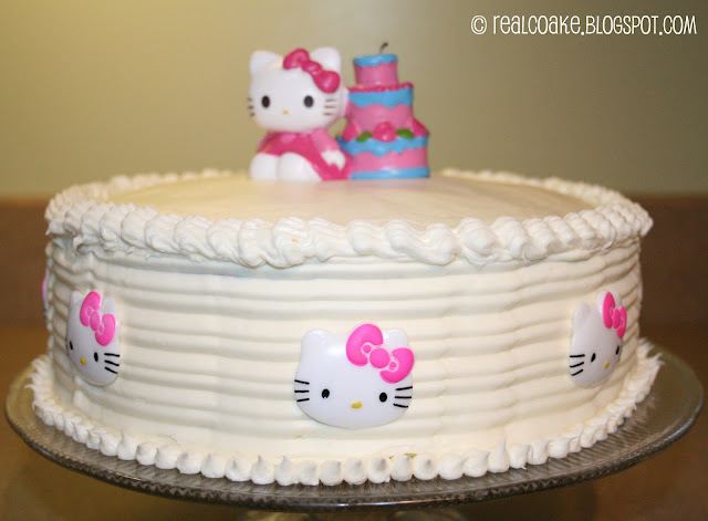 Cute ideas for a Hello Kitty Birthday Party. Ideas for a slumber party, invitations, and cake. #Birthday #HelloKitty #Party