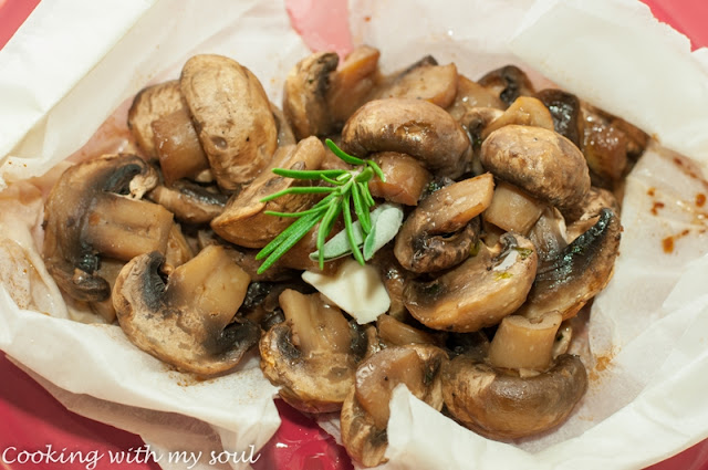 Ciuperci cu ierburi proaspete en papillote / Mushrooms with herbs en papillote