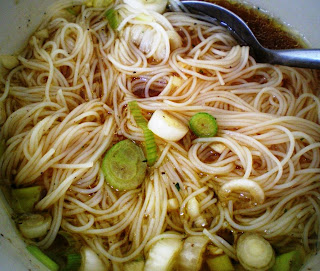 Noodles con salsa de soja picante