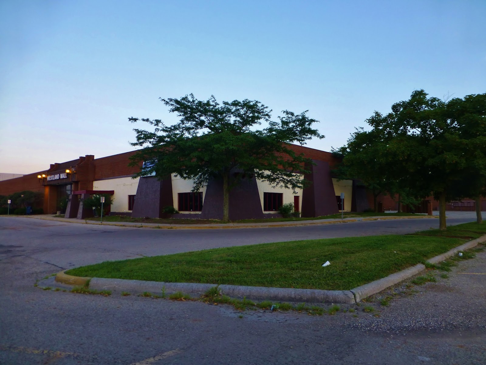 Dead And Dying Retail Westland Mall In Columbus Ohio