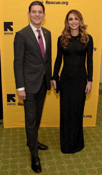 Queen Rania style, wore Fendi dress, Valentino clutch bag, Gianvito Rossi shoes, new winter dress, diamond earrings