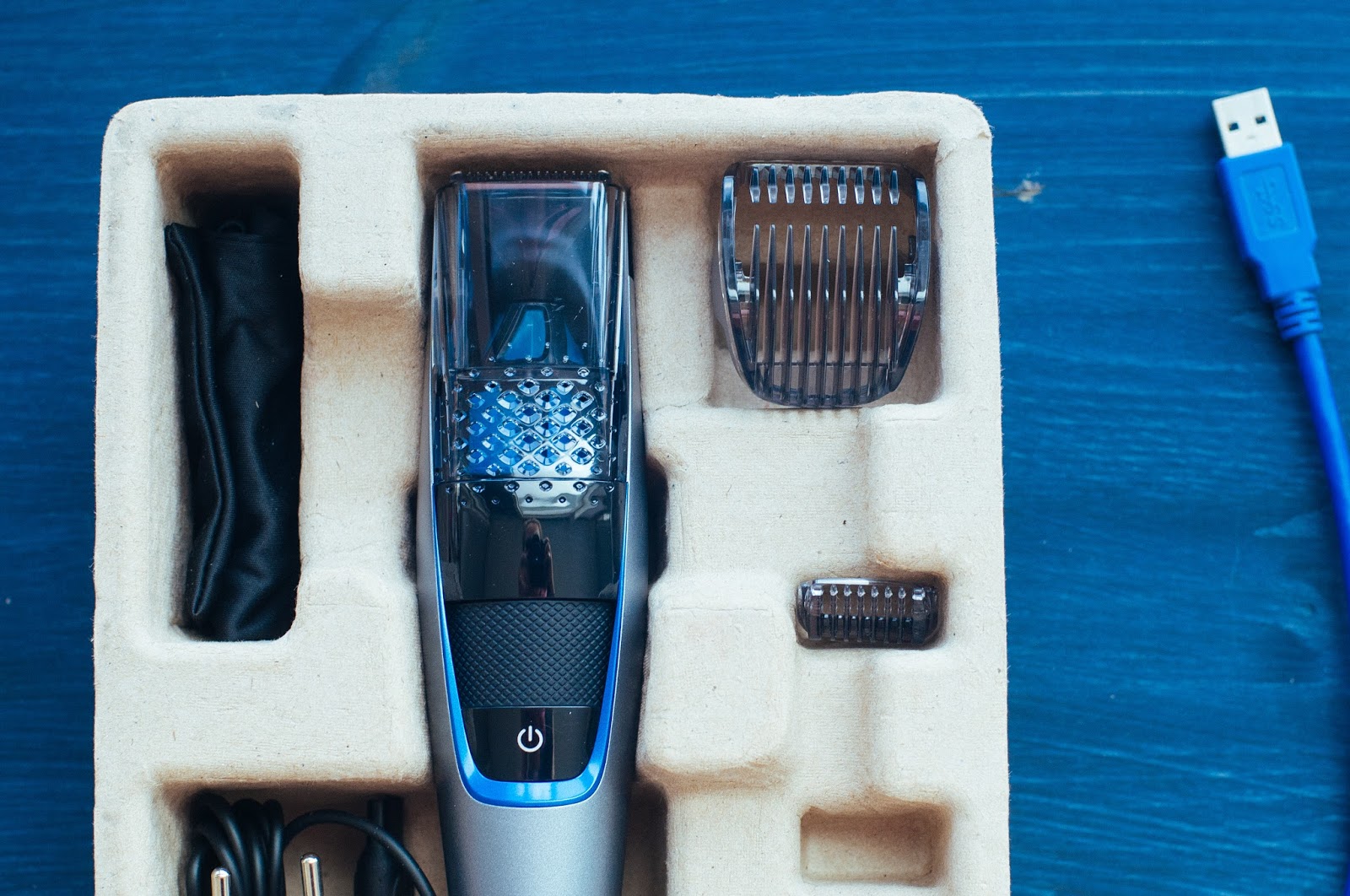Philips Beardtrimmer series 7000 Триммер для бороды с вакуумной системой.