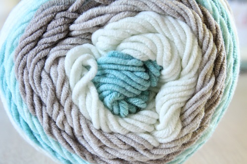 How (and WHY) to Make Your Own Yarn Cakes - Heart Hook Home