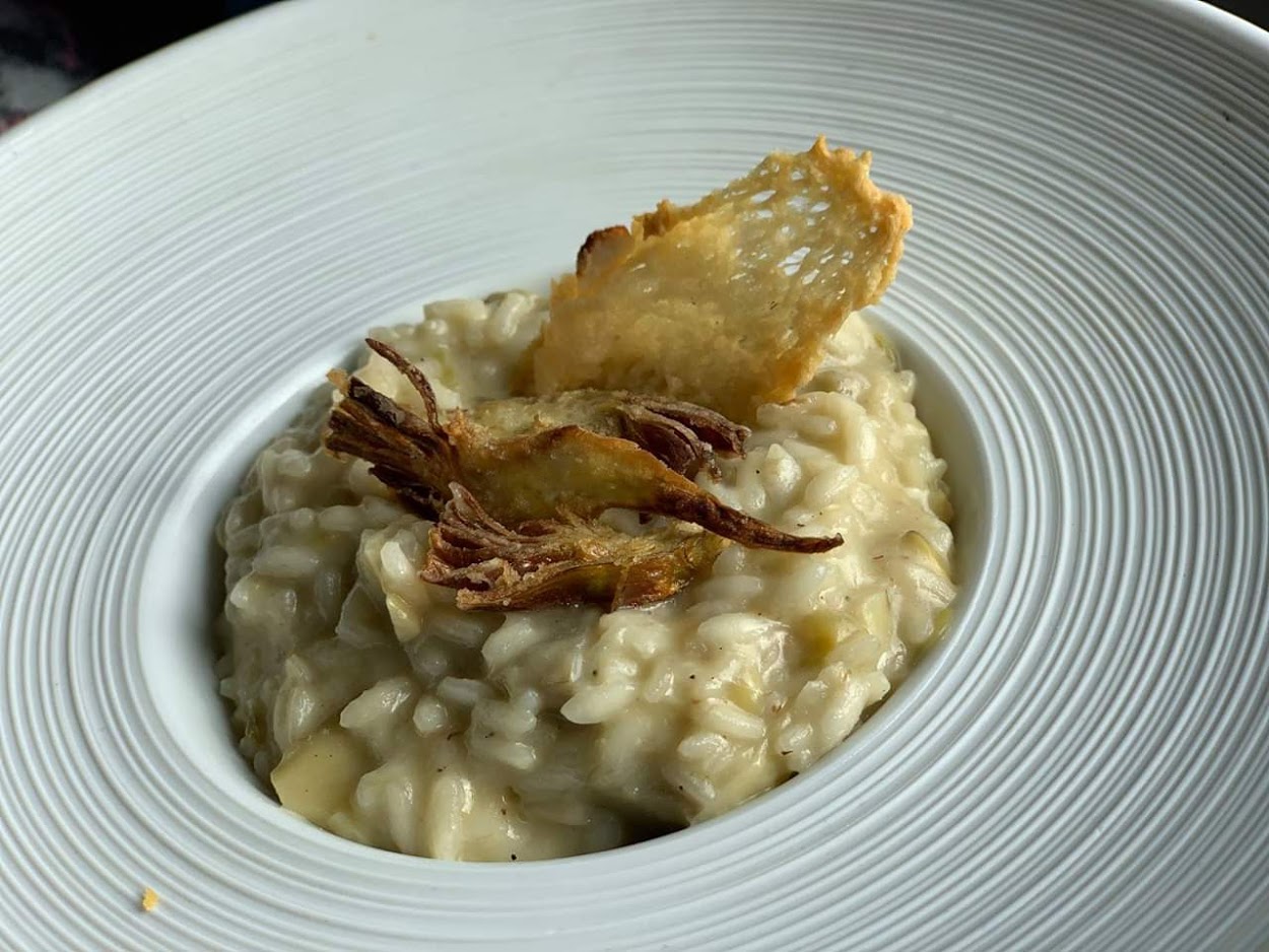 Risotto cacio e pepe con carciofi
