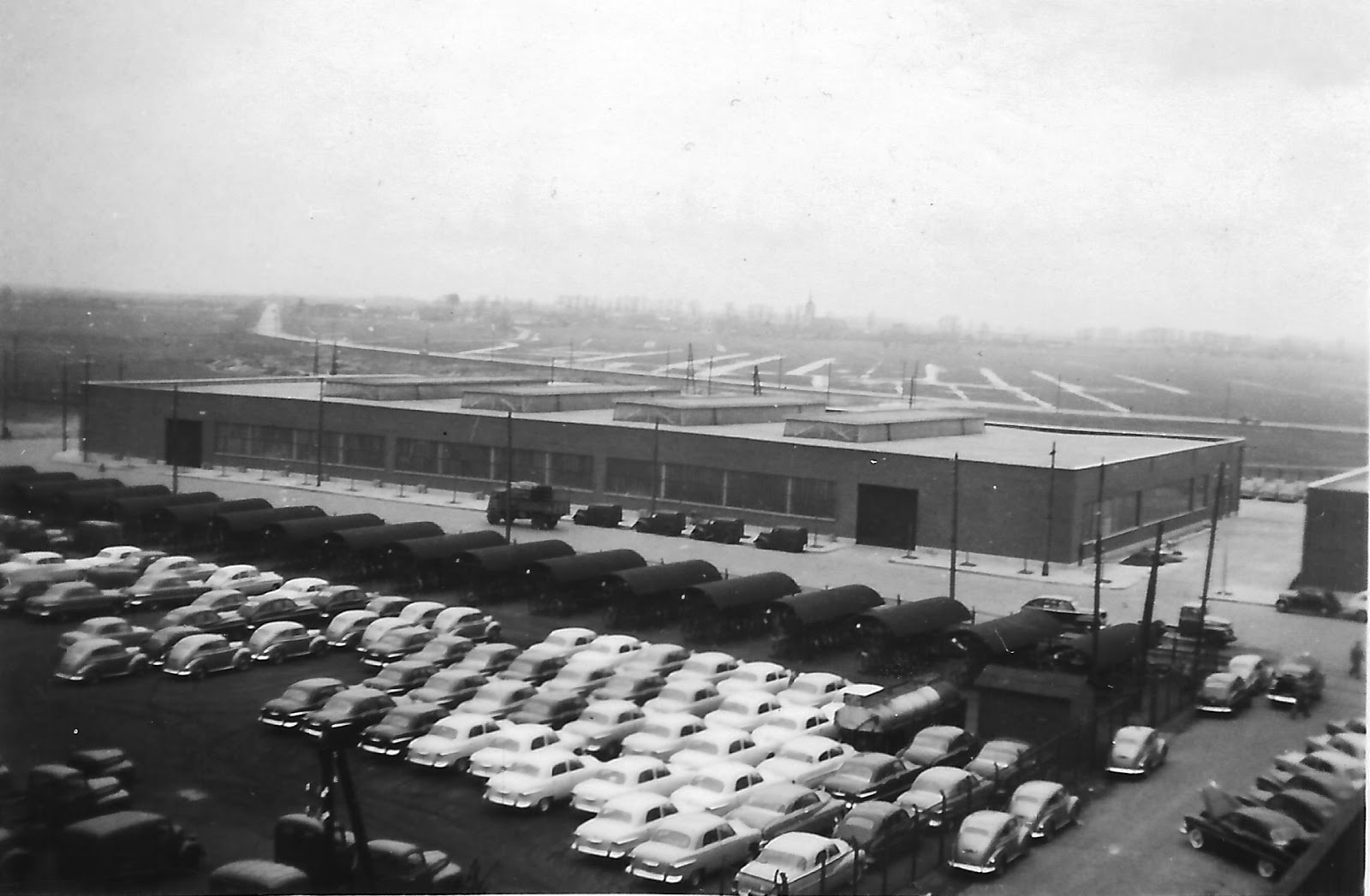 La Belgique Automobile Usine Ford à Anvers en 1951