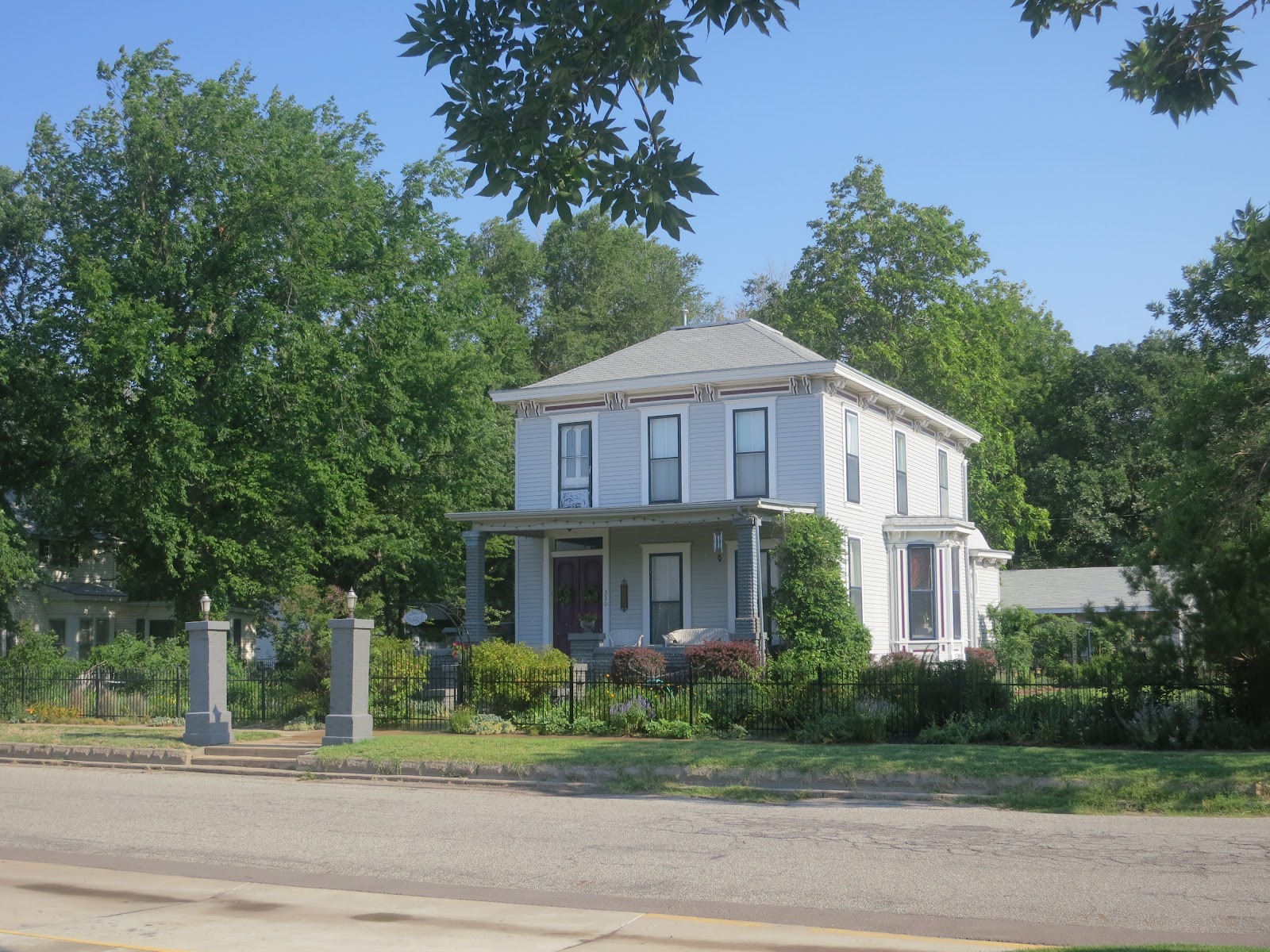 PrunePicker Sterling, Kansas. Two nights and one day.