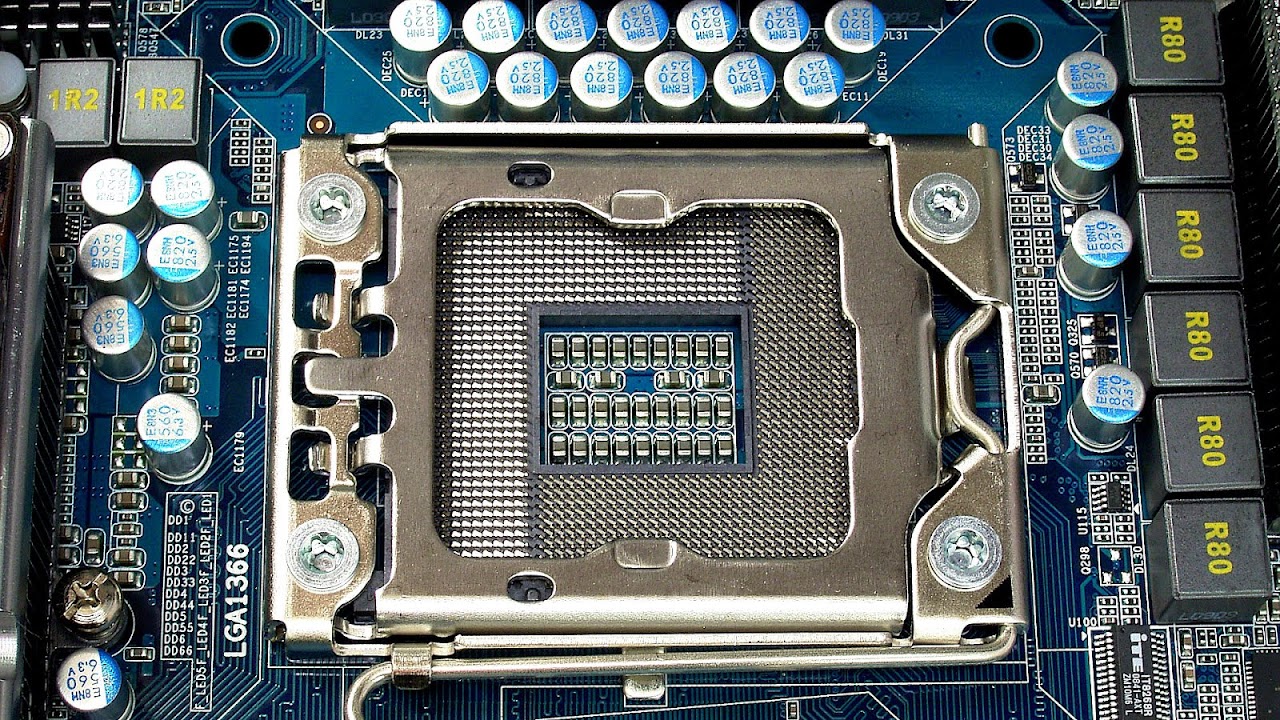 Старые сокеты. Сокет lga775 процессоры. Lga1366 процессоры. Разъемы материнской платы 775 сокет. LGA 1366 сокет.
