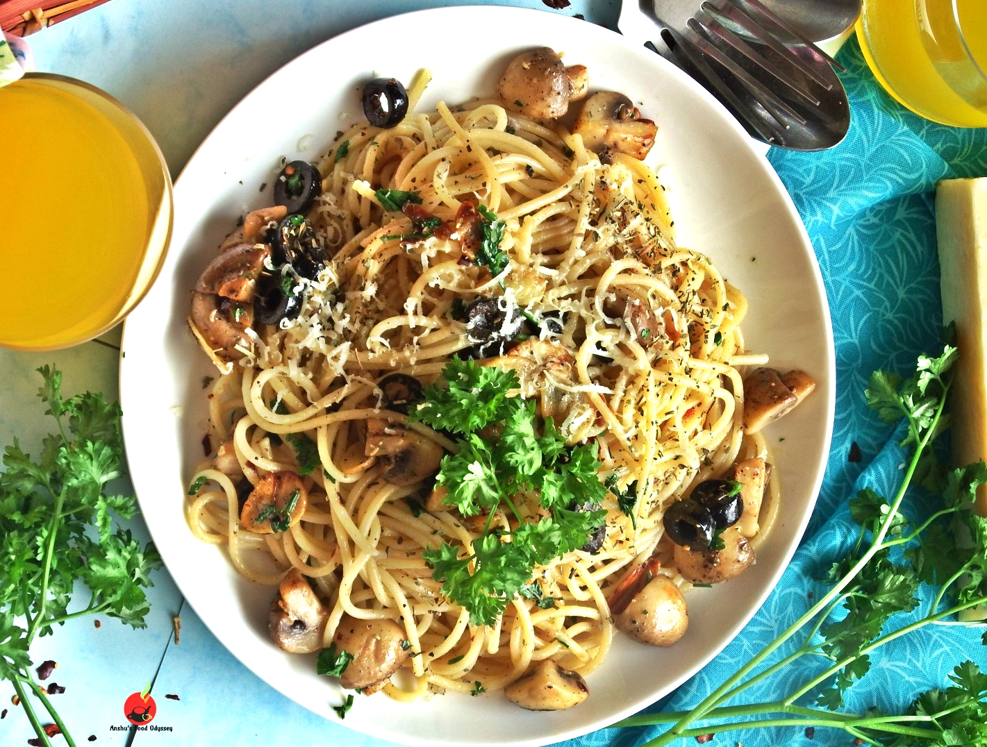 Spaghetti AglioeOlio with Mushrooms and Olives
