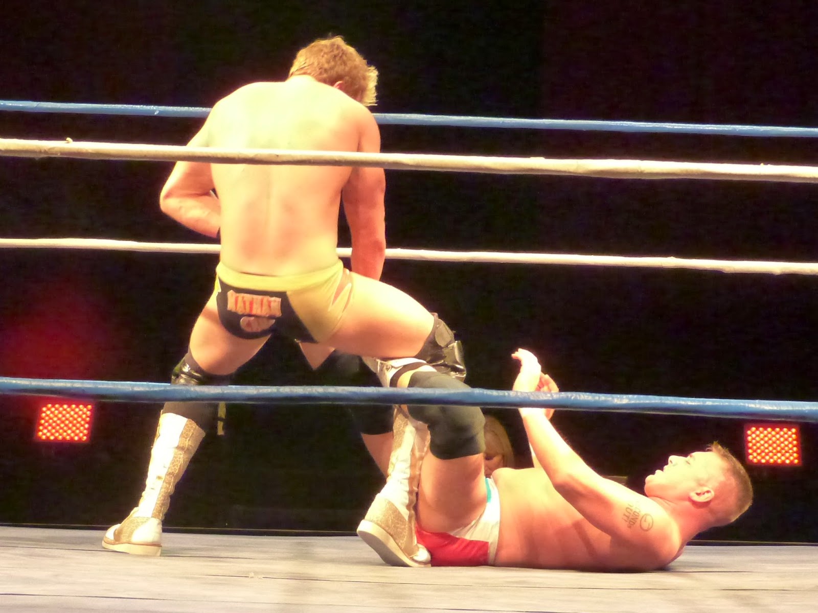 WRESTLESHOTS: NATHAN CRUZ V TONY SPITFIRE