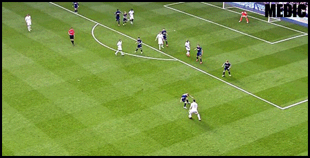 한때 EPL 최고 악마의왼발 .gif