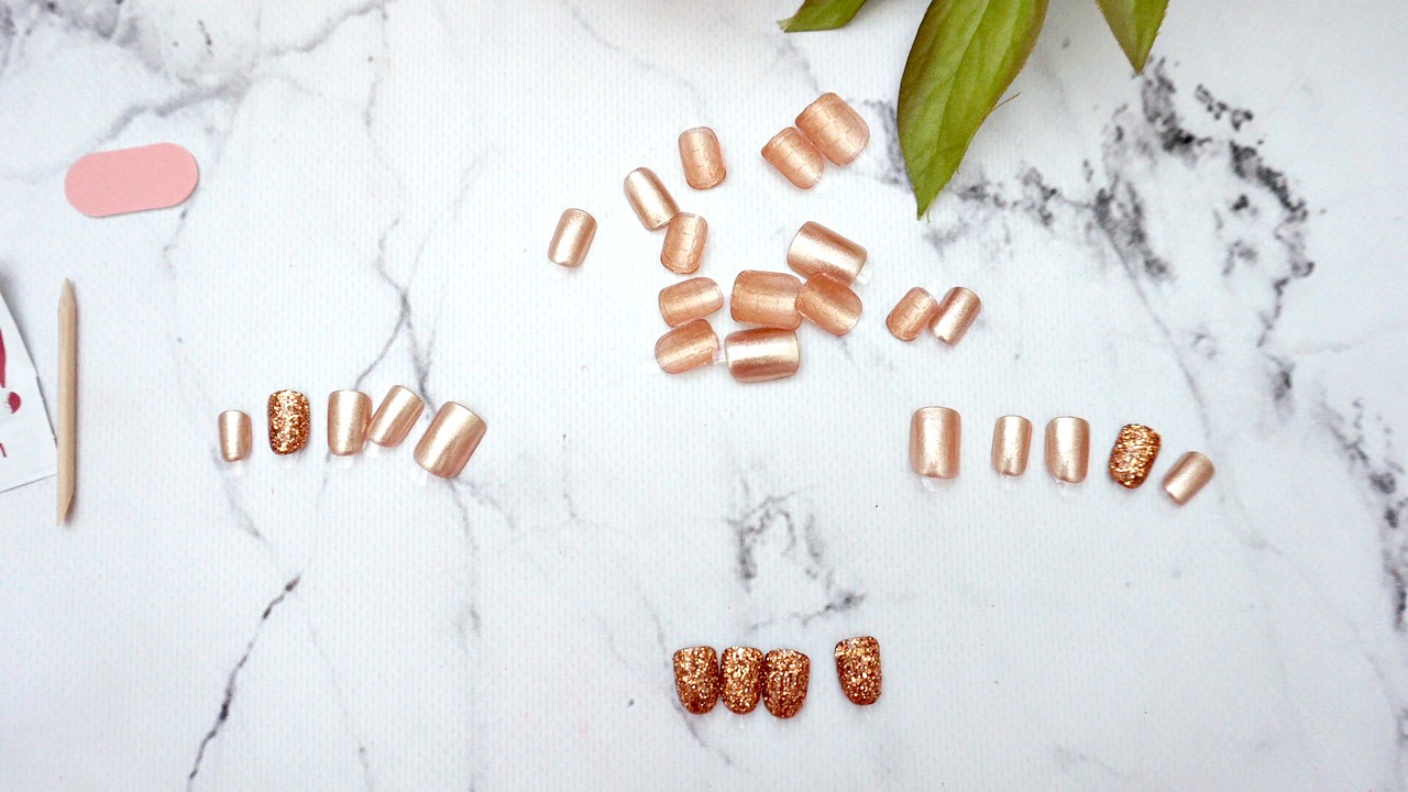 Tutorial How to apply fake nails at home with KISS* miranda loves