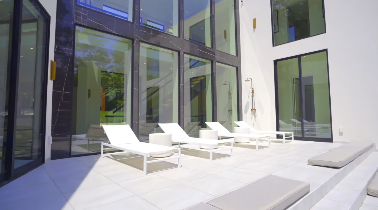 18 Photos vs. Unique Modern Home in Shelter Island, New York - Luxury House & Interior Design Video Tour