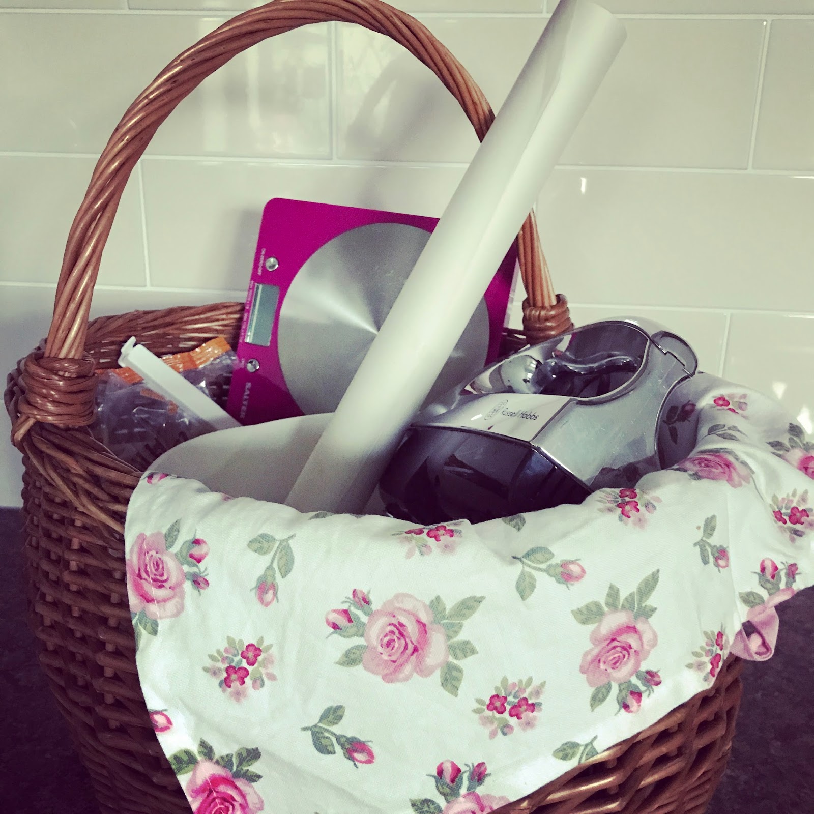 Dee at the Carlton Making a fabric basket cover