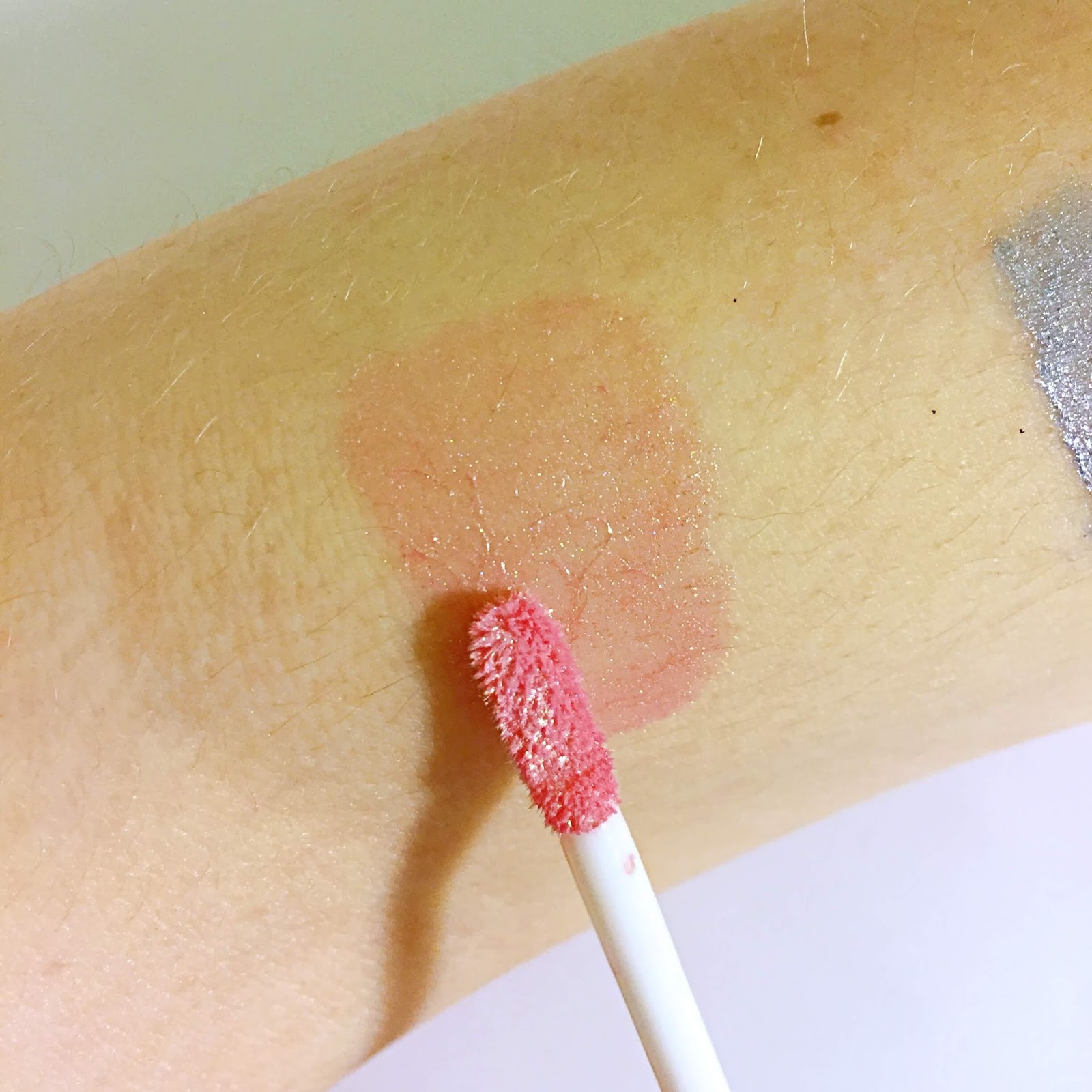 wet n wild megalast Liquid Catsuit Liquid Eyeshadow Mystic Dreamer swatch wet n wild megalast Liquid Catsuit Liquid Eyeshadow Mystic Dreamer swatch