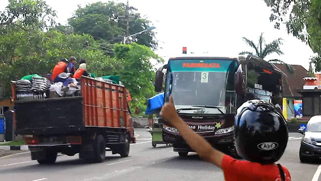 Diduga Membahayakan, Menhub Segera Larang Telolet? Diduga Membahayakan, Menhub Segera Larang Telolet?