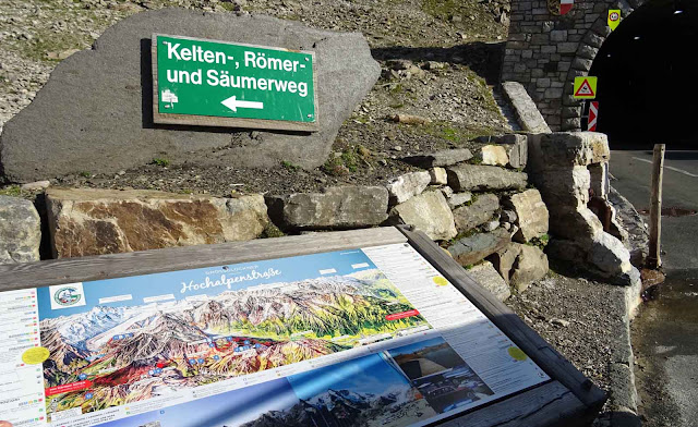 Informationstafel zum Römer, Kelten, Säumerweg am Hochtor Tunnel auf der Glocknerstraße