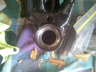 Steering head section - Cleaned lower top race - Yamaha LS3