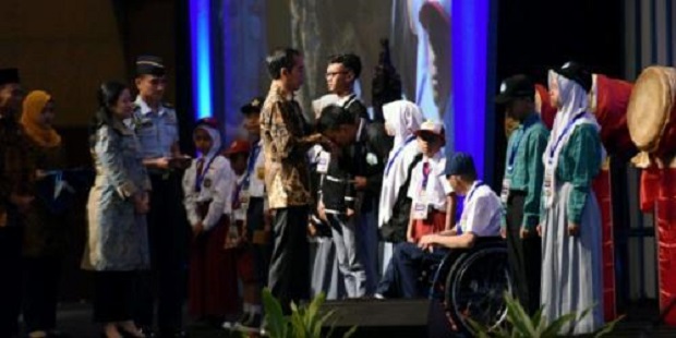 Jiexpo, Kemayoran : Anak SD Bilang "K*ntol" di Depan Presiden Jokowi ! Kenapa Ya ?