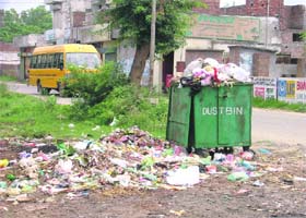 बरसात से पहले सफाई के लिए खरीदा गया डस्टबिन। जल्द ही हर वार्ड में लगेंगे इतने 3 बरसात से पहले सफाई के लिए खरीदा गया डस्टबिन। जल्द ही हर वार्ड में लगेंगे इतने 3