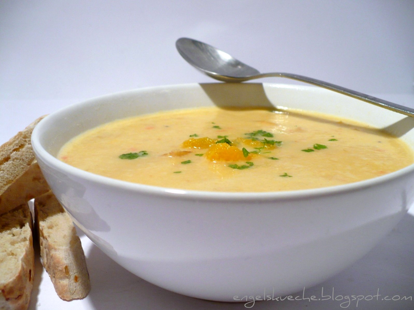 Essen aus Engelchens Küche: Gelbe-Möhrchen-Suppe mit Kokosmilch ...